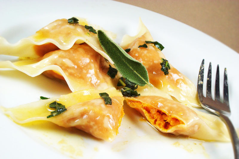 Ravioli de Pupunha com Abóbora e molho de cogumelos